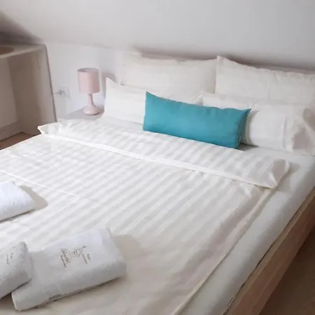 Homes Biser Lopatnice بيت للعطل