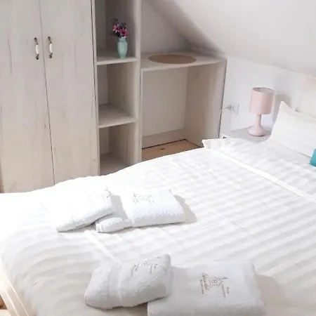 Homes Biser Lopatnice בית נופש Lopatnica